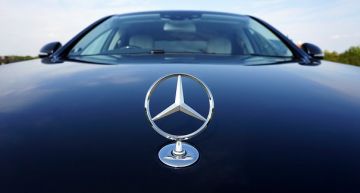 Mercedes-Benz Cooperates with Icertis to Introduce Blockchain in Their Supply Chains